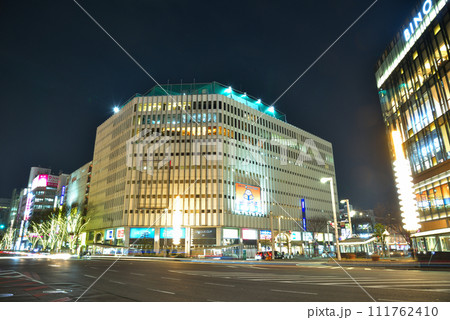 《愛知県》名古屋都市風景　中区栄　大津通のウインターイルミネーション 111762410