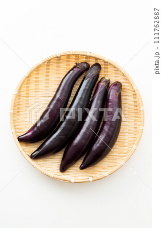 白バックの長なす 111762887