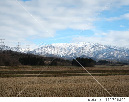 新潟県　冬の二王子岳 111766863