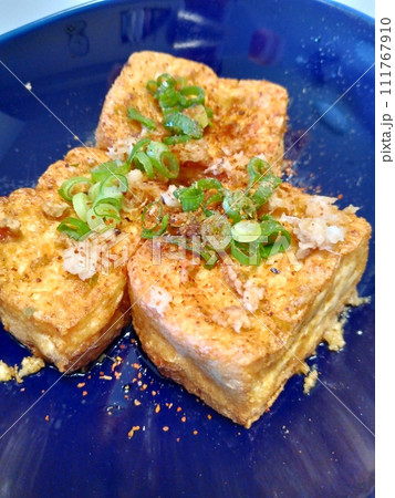 厚揚げ、妻の手作り家庭料理、家庭で楽しむ夕ご飯、幸せ家族 厚揚げ、妻の手作り家庭料理、家庭で楽しむ夕ご飯、幸せ家族 111767910
