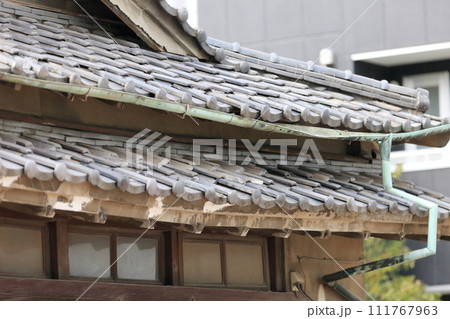 日本の瓦屋根 日本の瓦屋根 111767963