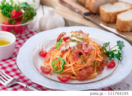 イタリアンスパゲッティ （ ナポリタン ） 111768195