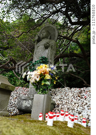 鋸山（のこぎりやま）は日本の千葉県の山。日本寺、地獄のぞきなどがある観光地。 111768810