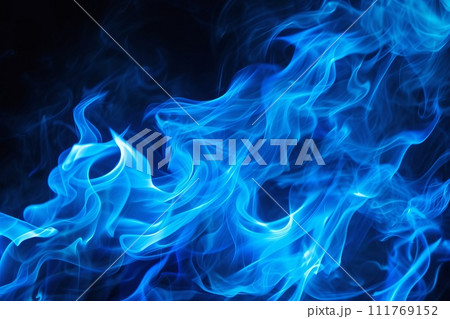 黒背景の青い炎 111769152