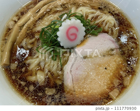 背脂入り生姜醤油ラーメン 濃厚スープの中華麺 背脂入り生姜醤油ラーメン 濃厚スープの中華麺 111770930