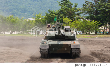 駆ける陸上自衛隊10式戦車 駆ける陸上自衛隊10式戦車 111771997