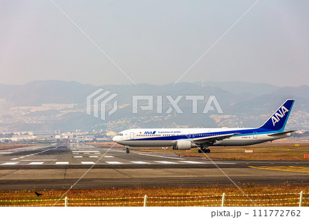 【大阪府_大阪国際空港】テークオフを待つB767 111772762