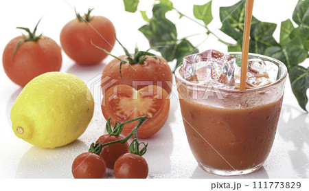 トマトジュース 111773829