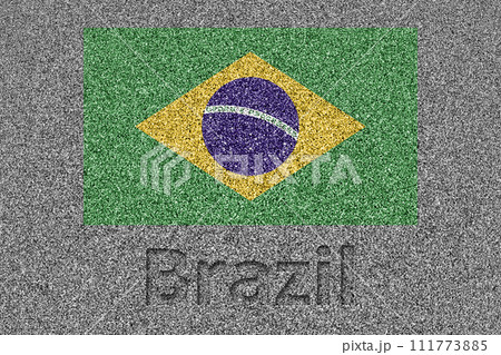 石板の上に描かれたブラジルの国旗と、掘ったような「Brazil」の文字 111773885