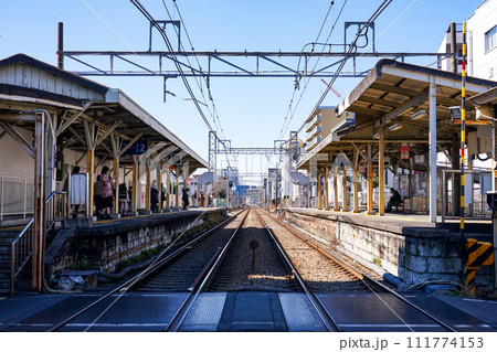 プラットホーム全景(京浜急行 東門前駅) プラットホーム全景(京浜急行 東門前駅) 111774153