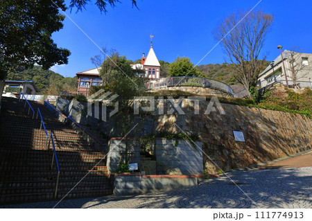 【兵庫県】快晴の風見鶏の舘（神戸北野異人館） 111774913