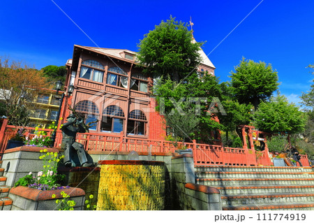 【兵庫県】快晴の風見鶏の舘(神戸北野異人館) 【兵庫県】快晴の風見鶏の舘(神戸北野異人館) 111774919