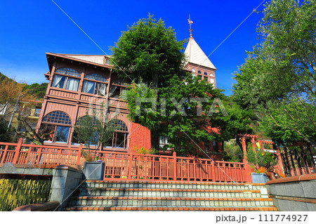 【兵庫県】快晴の風見鶏の舘（神戸北野異人館） 111774927