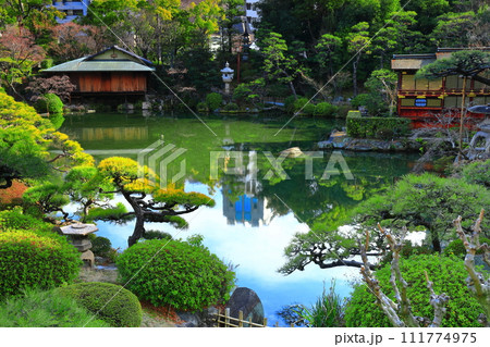 【兵庫県】晴天の相楽園 111774975