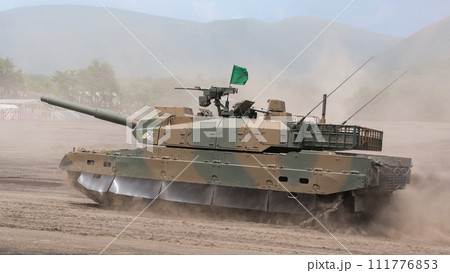 爆走する陸上自衛隊10式戦車 111776853