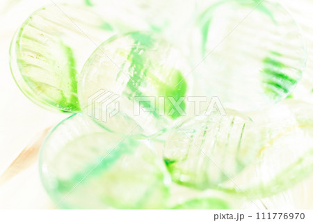 おはじき・爽やか 背景素材 111776970