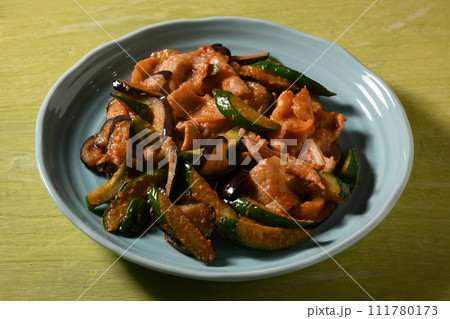 きゅうりとなすのピリ辛みそ炒め 111780173