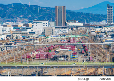 （静岡県）グランシップ展望室から眺める静岡貨物駅 111780566