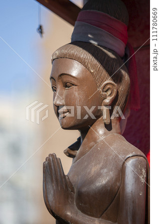 タイの木製の看板娘 タイの木製の看板娘 111780669