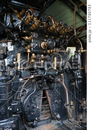 蒸気機関車の運転室 111780783