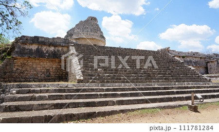 旧チチェンイッツァエリアにある天文台（カラコル）【メキシコ・チチェンイッツァ】 111781284
