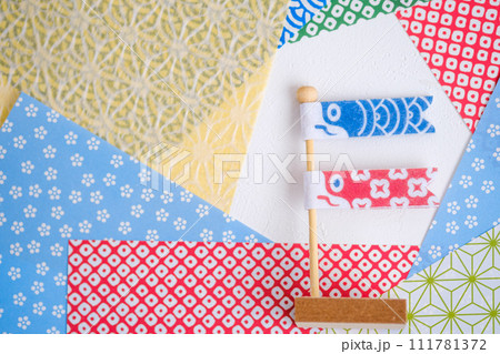 カラフルな和柄と子供の日 111781372