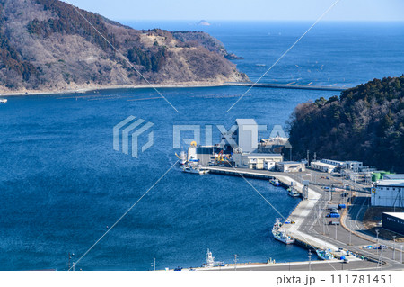 宮城 女川湾を望む 111781451