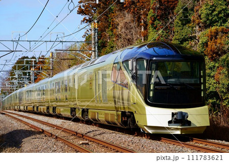 外房線を走るトランスイート四季島 111783621