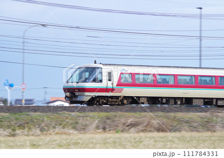 山陰本線を駆け抜ける381系特急やくも号 山陰本線を駆け抜ける381系特急やくも号 111784331