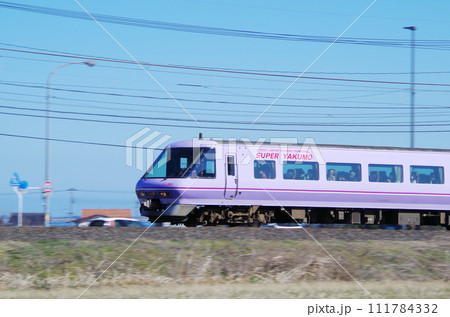 山陰本線を駆け抜ける381系特急やくも号 山陰本線を駆け抜ける381系特急やくも号 111784332