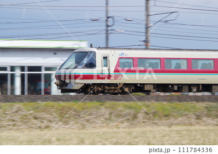 山陰本線を駆け抜ける381系特急やくも号 山陰本線を駆け抜ける381系特急やくも号 111784336