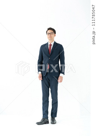 スーツ姿のミドル男性ビジネスマン 111785047