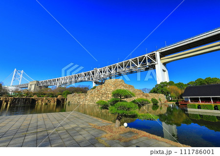 【香川県】快晴の瀬戸大橋（瀬戸大橋記念公園） 111786001