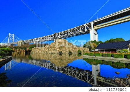 【香川県】快晴の瀬戸大橋（瀬戸大橋記念公園） 111786002