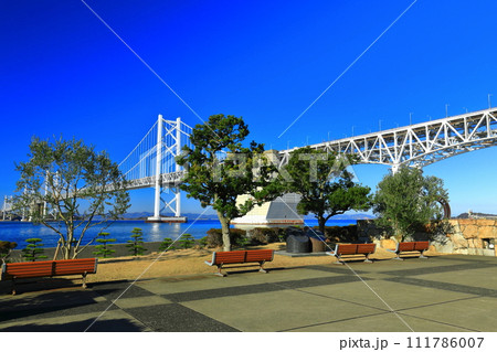【香川県】快晴の瀬戸大橋（瀬戸大橋記念公園） 111786007