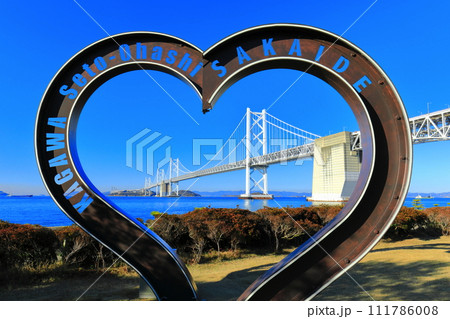 【香川県】快晴の瀬戸大橋（瀬戸大橋記念公園） 111786008