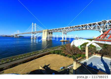 【香川県】快晴の瀬戸大橋（瀬戸大橋記念公園） 111786015