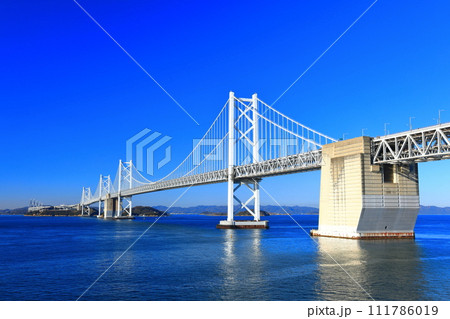 【香川県】快晴の瀬戸大橋（瀬戸大橋記念公園） 111786019