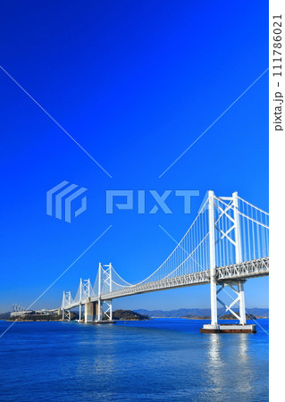 【香川県】快晴の瀬戸大橋（瀬戸大橋記念公園） 111786021