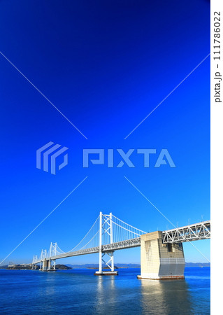 【香川県】快晴の瀬戸大橋（瀬戸大橋記念公園） 111786022