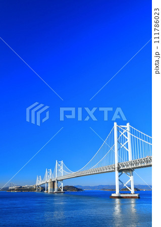 【香川県】快晴の瀬戸大橋（瀬戸大橋記念公園） 111786023