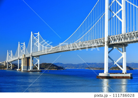 【香川県】快晴の瀬戸大橋（瀬戸大橋記念公園） 111786028
