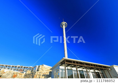 【香川県】快晴の瀬戸大橋タワー（瀬戸大橋記念公園） 111786052