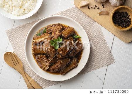 Braised pork spare ribs with soy sauce in white plate.Top view 111789096