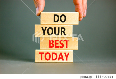 Do your best today symbol. Concept words Do your best today on beautiful wooden block. Beautiful grey table background. Businessman hand. Business motivational do your best today concept. Copy space. 111790434
