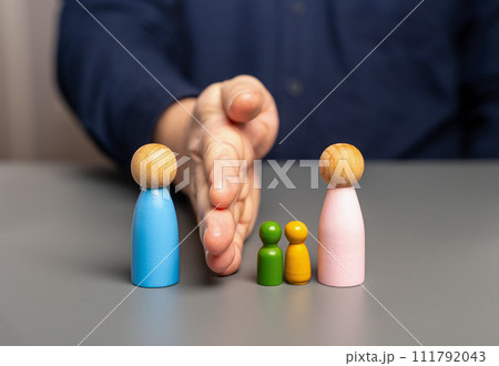 Remove the father from parental responsibilities. Deprivation of parental rights. Divorce process. Dispute. Conflict resolution. Legal regulation. Divorcement 111792043