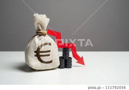 Oil barrels and euro money bag and red arrow down. Falling profit from the sale of energy resources and petroleum products. Trade and fall of oil transportation. Negative prognosis Oil barrels and euro money bag and red arrow down. Falling profit from the sale of energy resources and petroleum products. Trade and fall of oil transportation. Negative prognosis 111792056