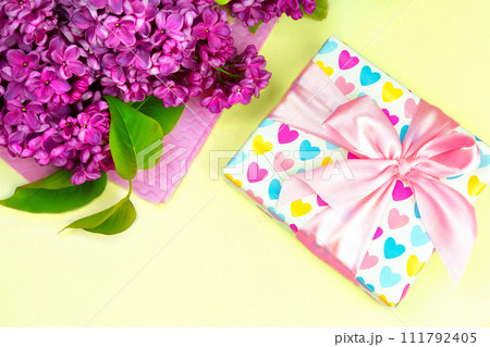 beautiful dark purple fresh lilac on the pink background, purple background, place for text, top view 111792405