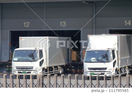 物流倉庫 111795565