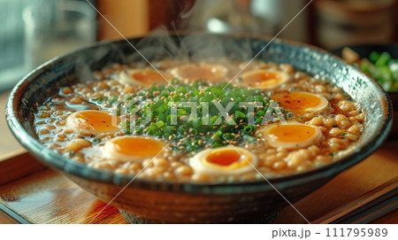 日本の伝統的なそば、うどんの定食 111795989